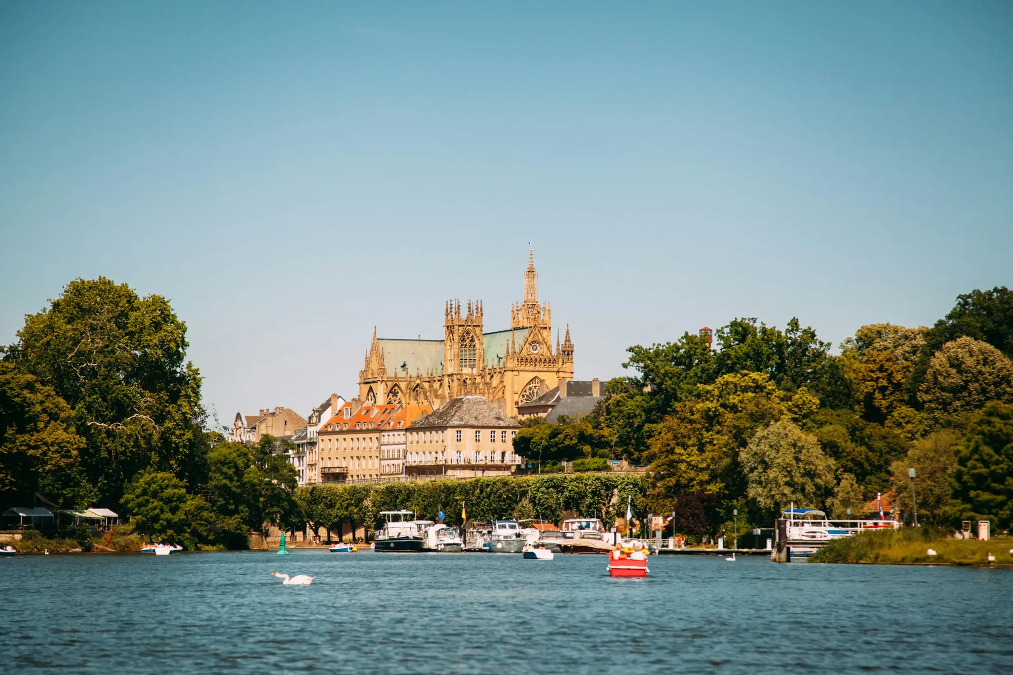 Metz, la cathédrale au-dessus des quais